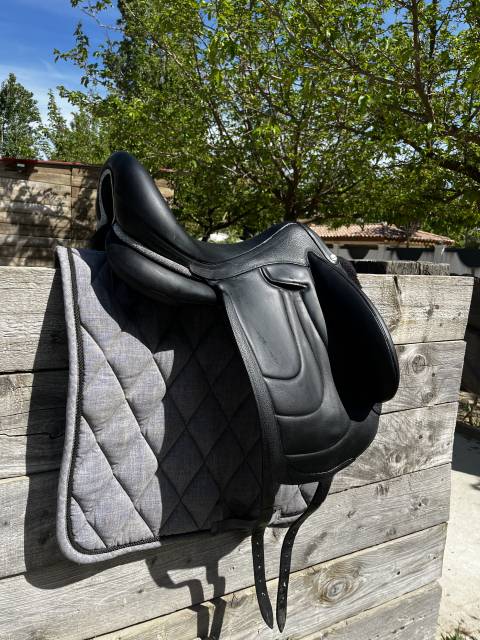 Selle Dressage Devoucoux Makila Harmonie S 18 pouces