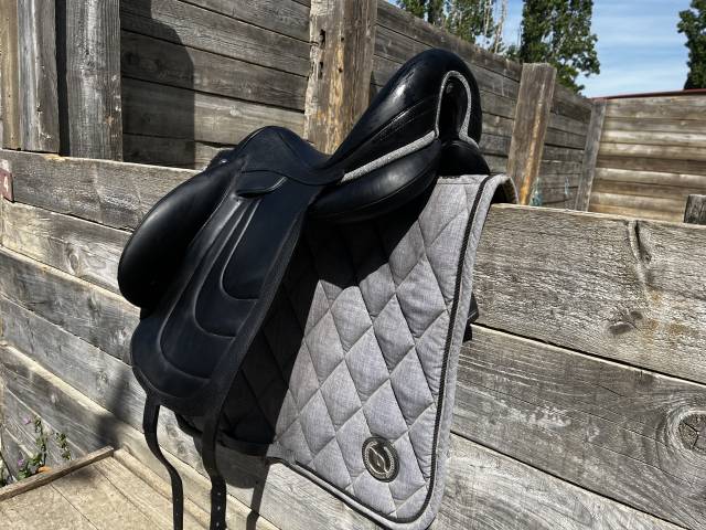 Selle Dressage Devoucoux Makila Harmonie S 18 pouces