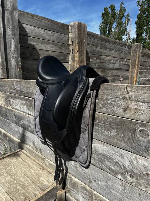 Selle Dressage Devoucoux Makila Harmonie S 18 pouces