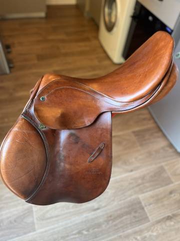 Selle en cuir St&uuml;bben