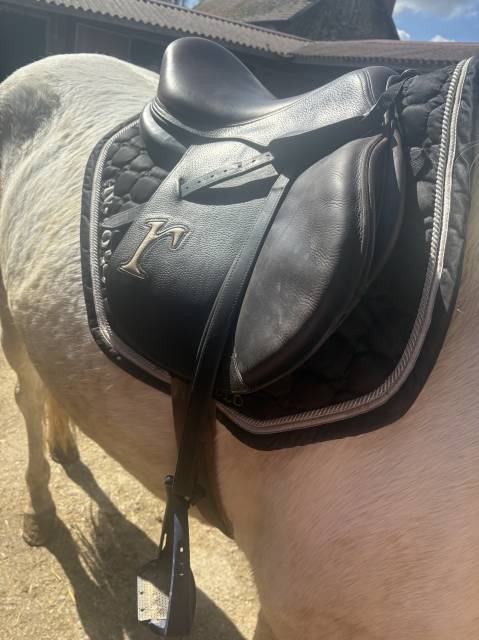 Selle rebelle R10 en 17,5