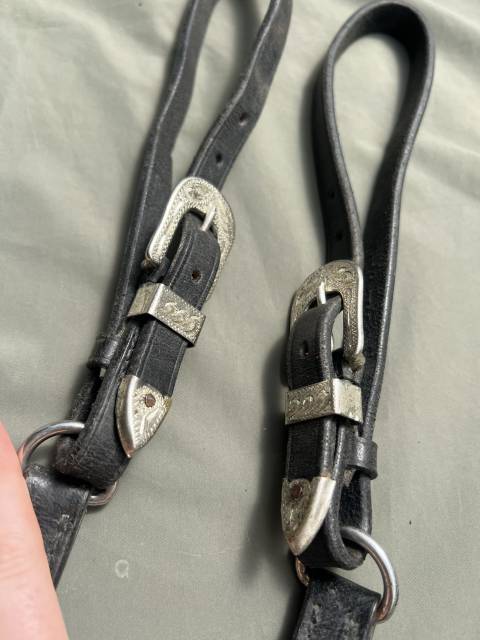 Collier de chasse &eacute;quitation  Cuir noir &eacute;toile en m&eacute;tal