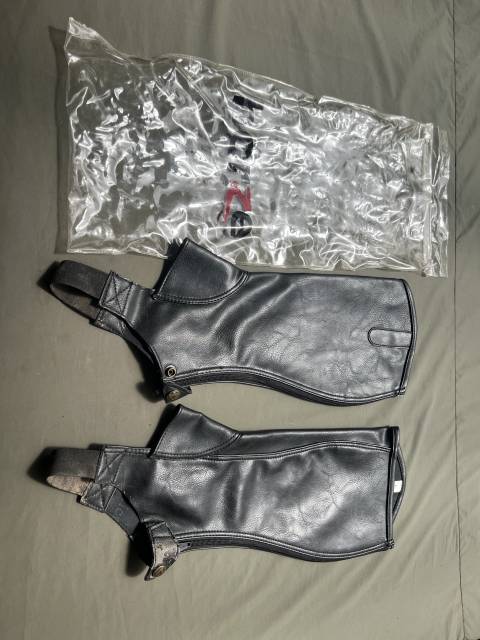 Mini chaps cuir noir d&rsquo;&eacute;quitation mixte femme homme    