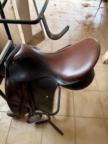 Selle de dressage de marque DAALEMAN 18 pouces
