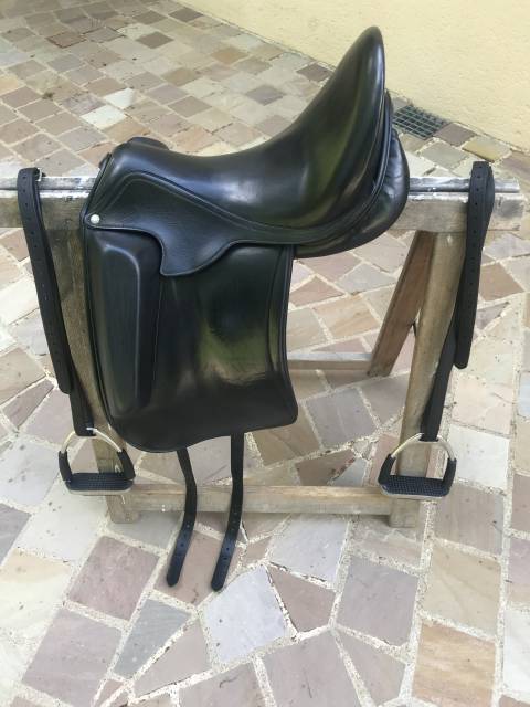SELLE DRESSAGE AULION NOIRE OCCASION