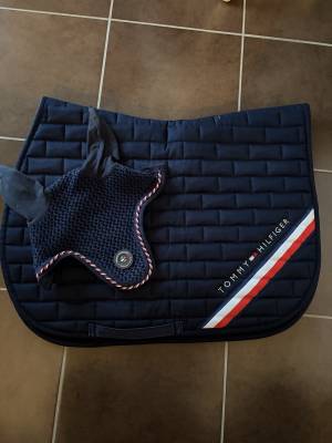 Ensemble tapis et bonnet Tommy Hilfiger 