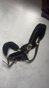 Licol noir faux mouton 