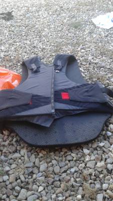 Gilet protection cross