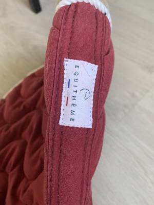 Tapis equithème bordeaux 