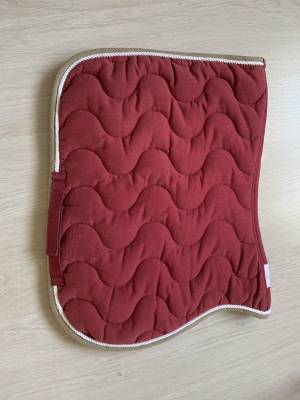 Tapis equithème bordeaux 