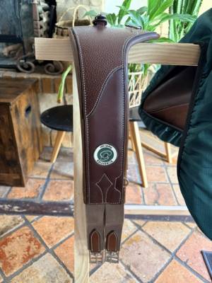 Sangle bavette Forestier cuir marron – 125 cm