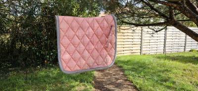 Tapis de selle matelassé