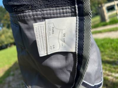 Couverture imperméable doublée polaire poney