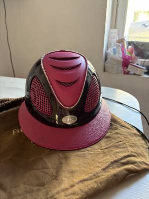 Casque / Bombe GPA First Lady Carbone Cuir Rose & Stras