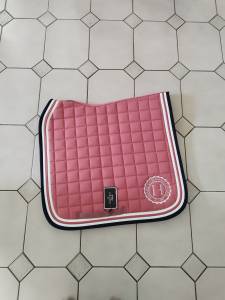 Tapis de dressage Harcour Rose poudré et Bleu nuit neuf