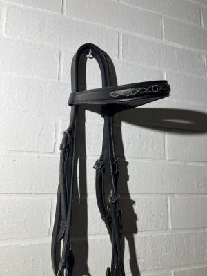 Filet bride bridon cheval muserolle croisée  Très bonne