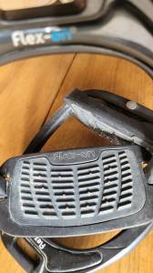 etrier flex on ultra grip , plateau large et incliné