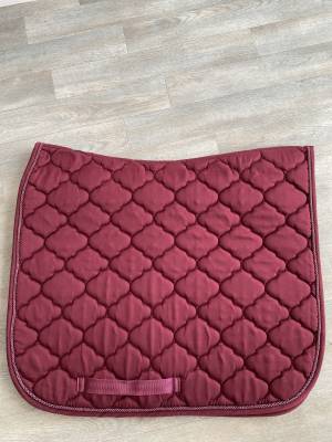 Tapis de dressage bordeaux 