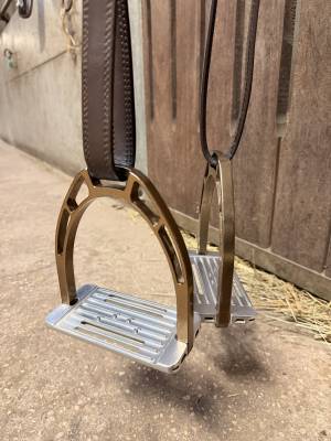 Acavallo stirrups