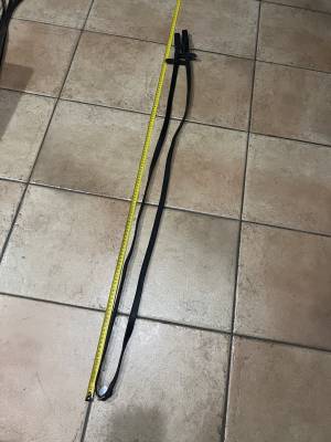 Rênes Cuir noir lisse  Taille  environ 120 cm 