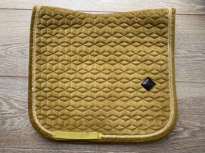 Tapis de dressage Kentucky Velvet moutarde – T Cheval