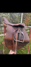 Deux selles de dressage 