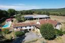 Belle propriété bâtie sur 18ha de prés et bois en Périgord