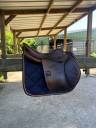 Selle Childeric de 2018, taille 17,5 marron logo noir.