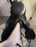 Selle dressage mod&egrave;le Grand Gilbert noire 17,5
