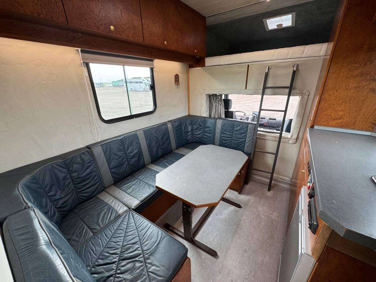 mercedes 15/280/305000kms/7pl chevaux/living 75000euros