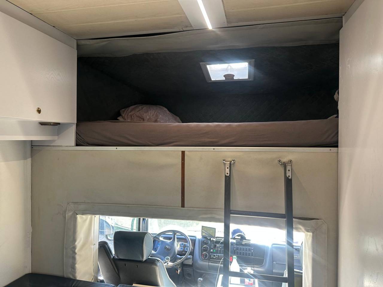 mercedes 15/280/305000kms/7pl chevaux/living 75000euros