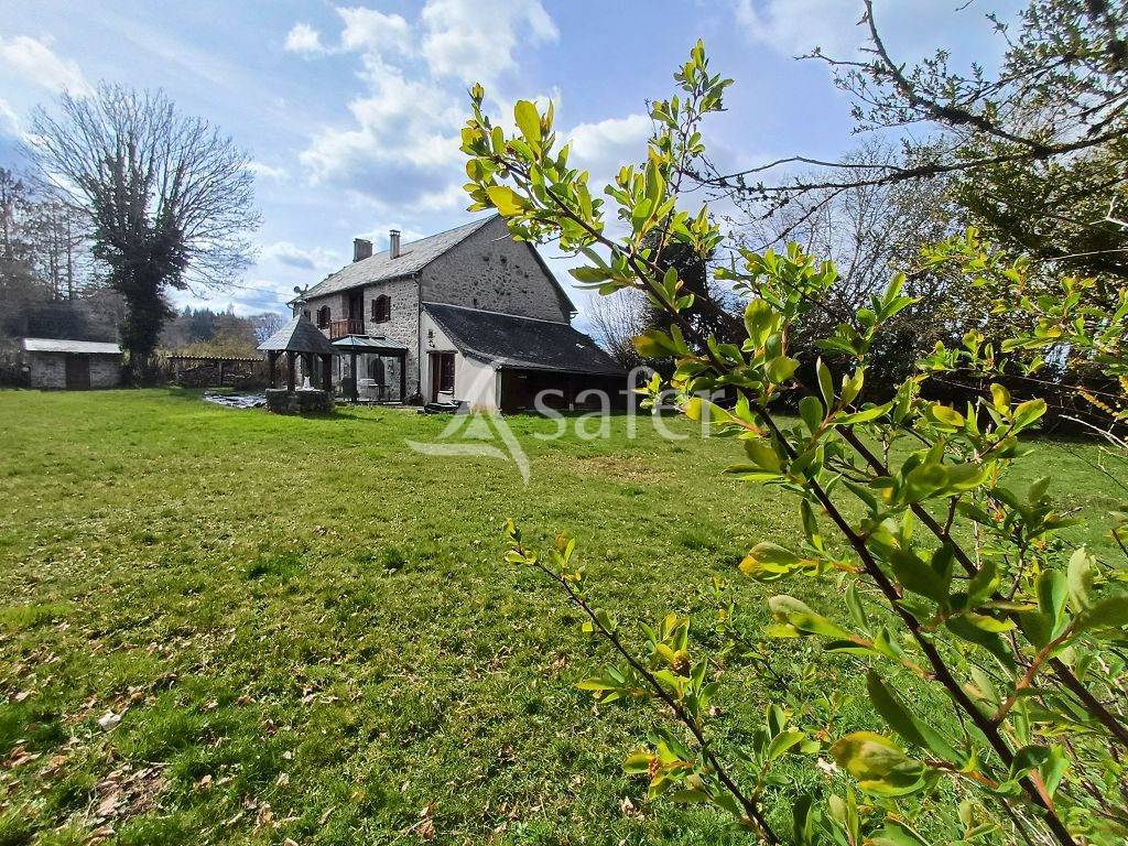 Propri&eacute;t&eacute; d'environ 5ha40 avec ses b&acirc;tis &agrave; vocation d'accuei