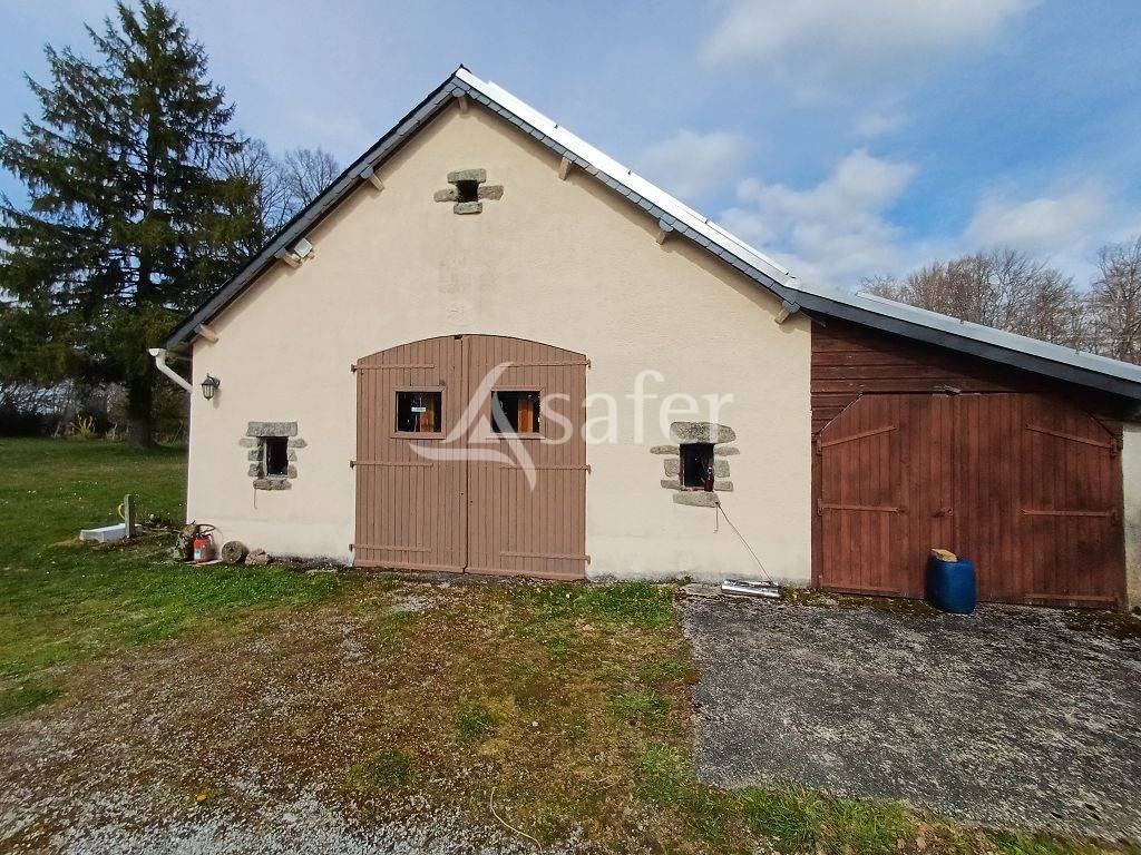 Propri&eacute;t&eacute; d'environ 5ha40 avec ses b&acirc;tis &agrave; vocation d'accuei