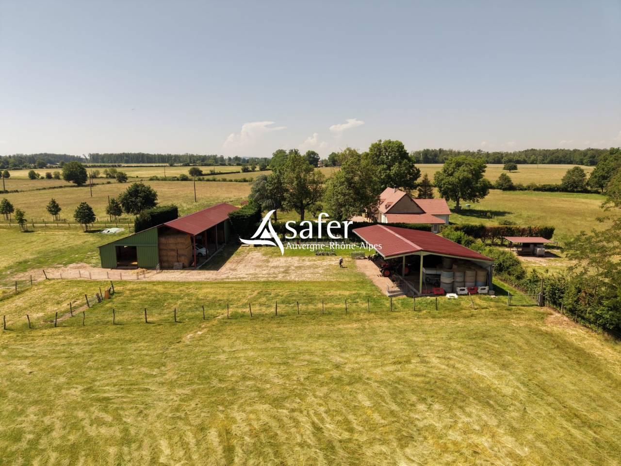 Maison r&eacute;nov&eacute;e avec 6 ha - Secteur LAPALISSE