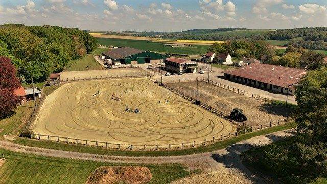Centre &eacute;questre &agrave; 30 minutes de Chantilly-3,2 hectares