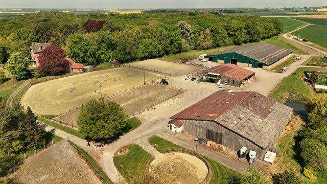 Centre &eacute;questre &agrave; 30 minutes de Chantilly-3,2 hectares