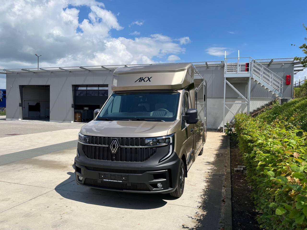 AKX DOUBLE CABINE BASE MASTER NEUF DISPO DE SUITE 