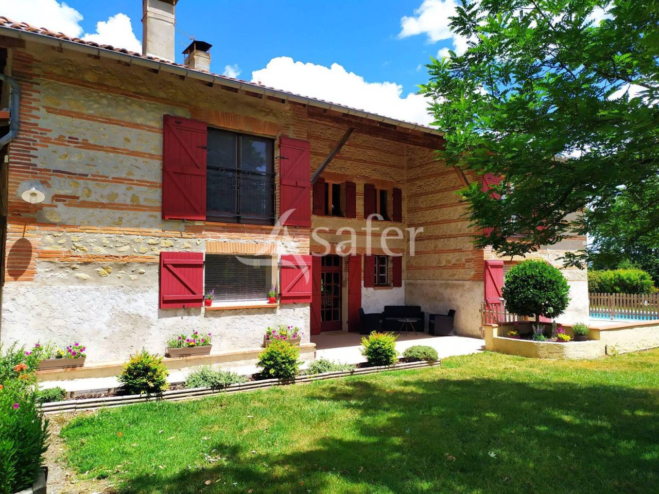 Maison d'habitation avec chambres d'h&ocirc;tes sur 29 hectares de te