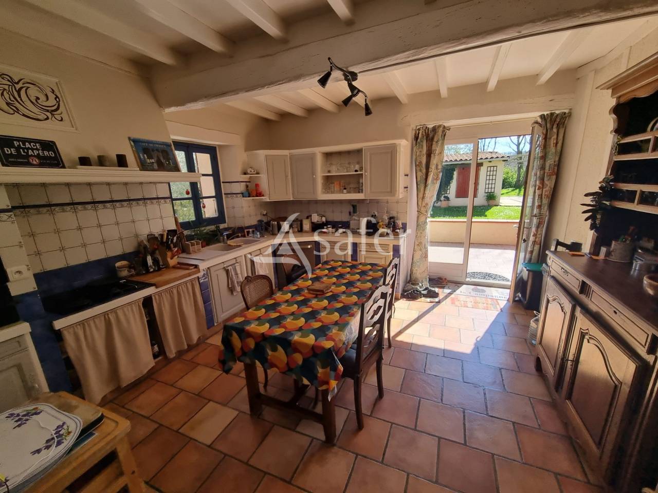 Maison d'habitation avec chambres d'h&ocirc;tes sur 29 hectares de te