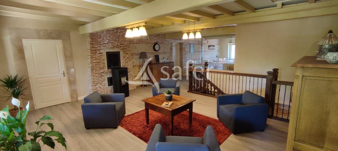 Maison d'habitation avec chambres d'h&ocirc;tes sur 29 hectares de te