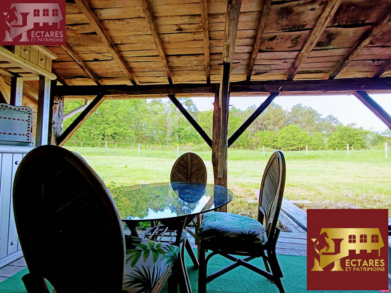Propri&eacute;t&eacute; &eacute;questre - 27 hectares -  Maison plein pied 150m2  -  Ecurie de 6 boxe