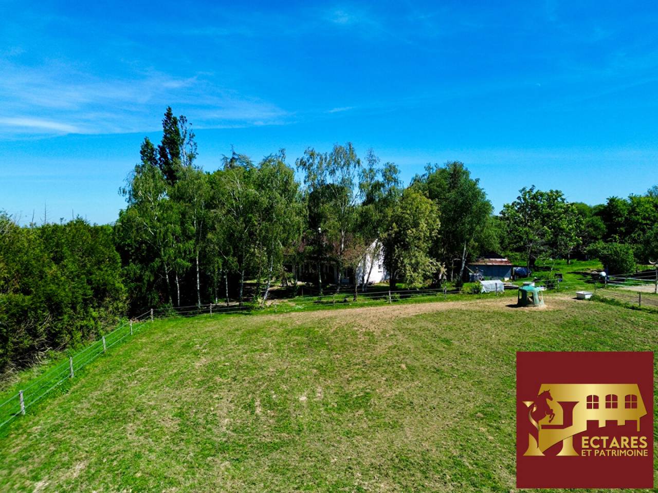 Propri&eacute;t&eacute;  2 Hectares et maison 90 m2 Notre Dame des landes
