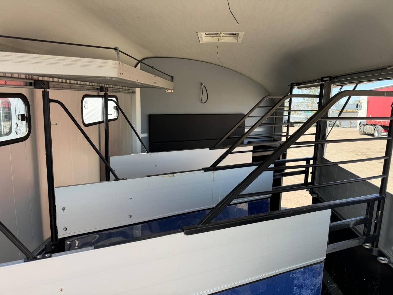 VAN 4 PLACES CHEVAL LIBERTE 