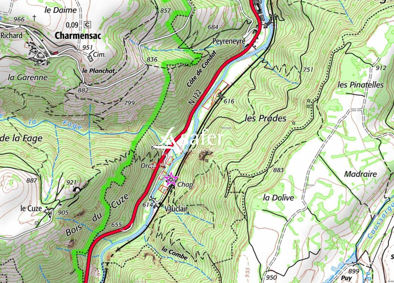 B&acirc;timent tr&egrave;s facilement accessible avec terrains agricoles