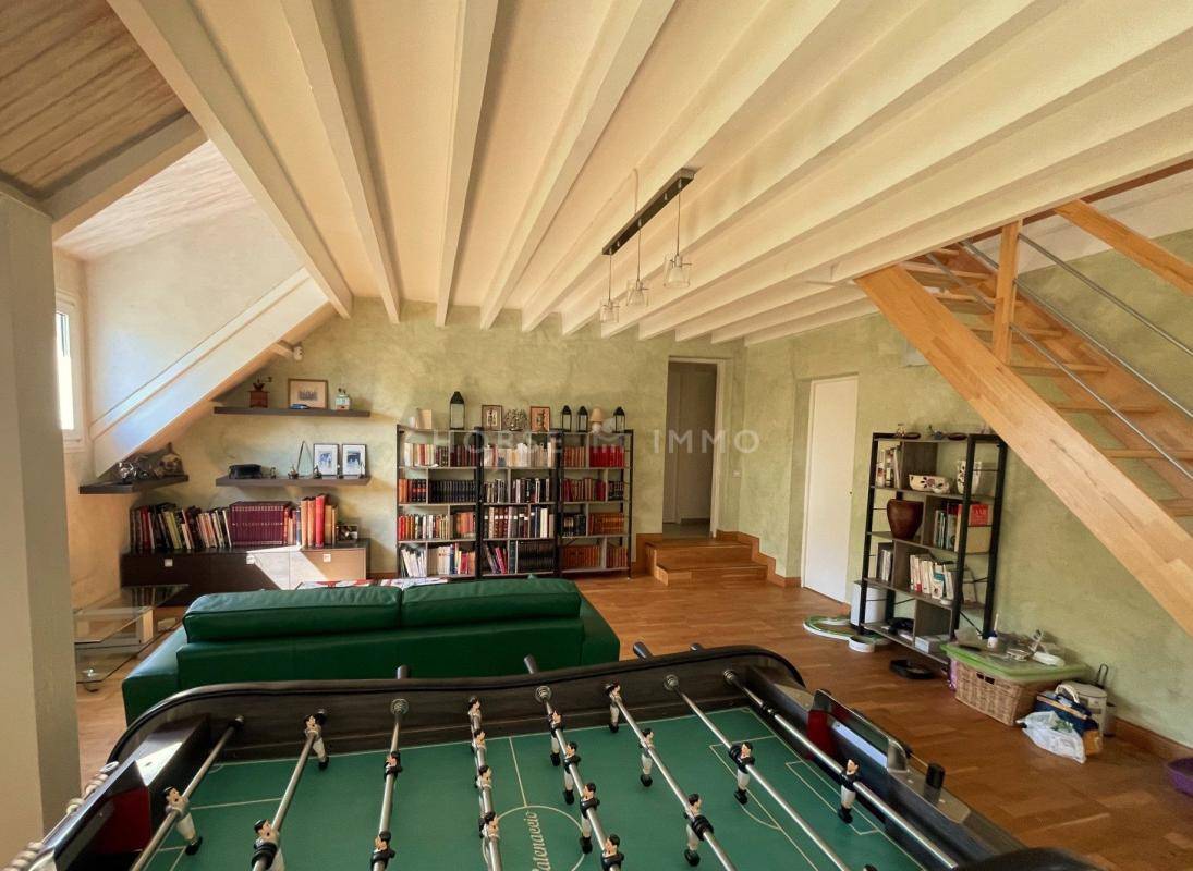 Belle Propri&eacute;t&eacute; Familiale avec Installations Equestres