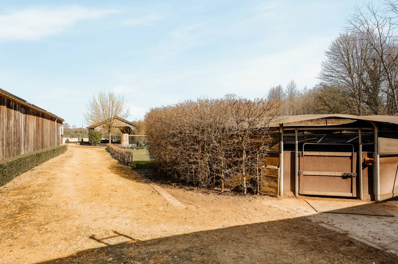 Authentique ferme &eacute;questre en pierre du pays