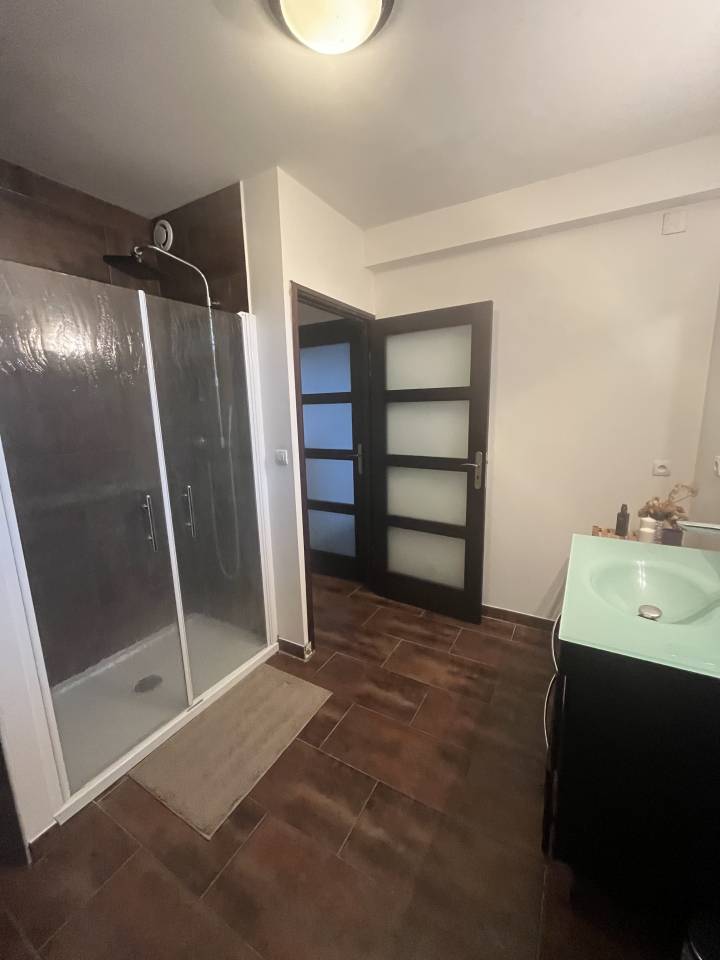 PROPRI&Eacute;T&Eacute; &Eacute;QUESTRE:MAISON+G&Icirc;TE 18 000&euro;/AN+1,7HA+PISCINE