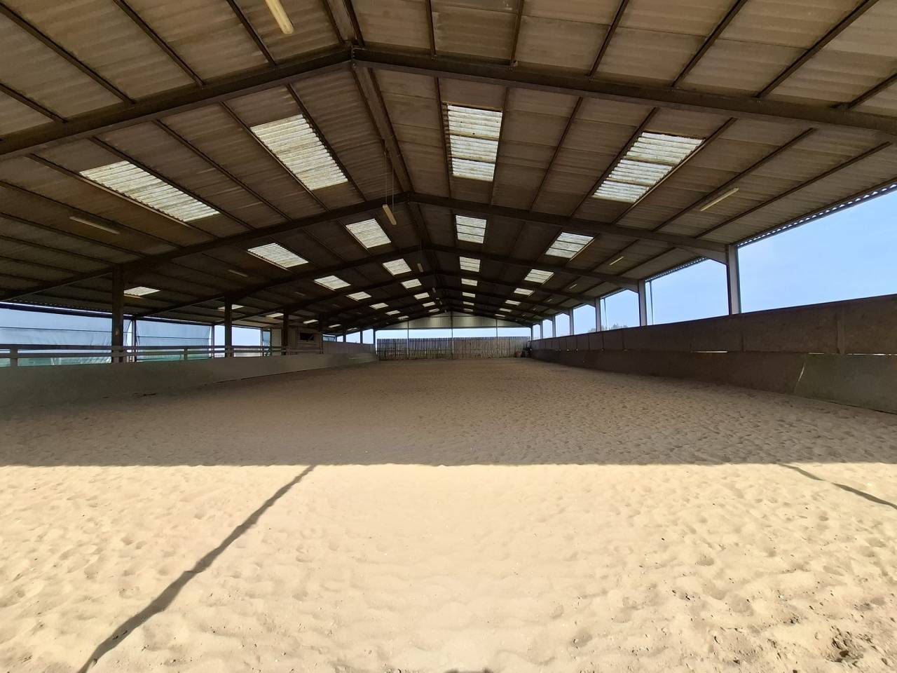 ? Propri&eacute;t&eacute; &eacute;questre de caract&egrave;re  Domaine de plus de