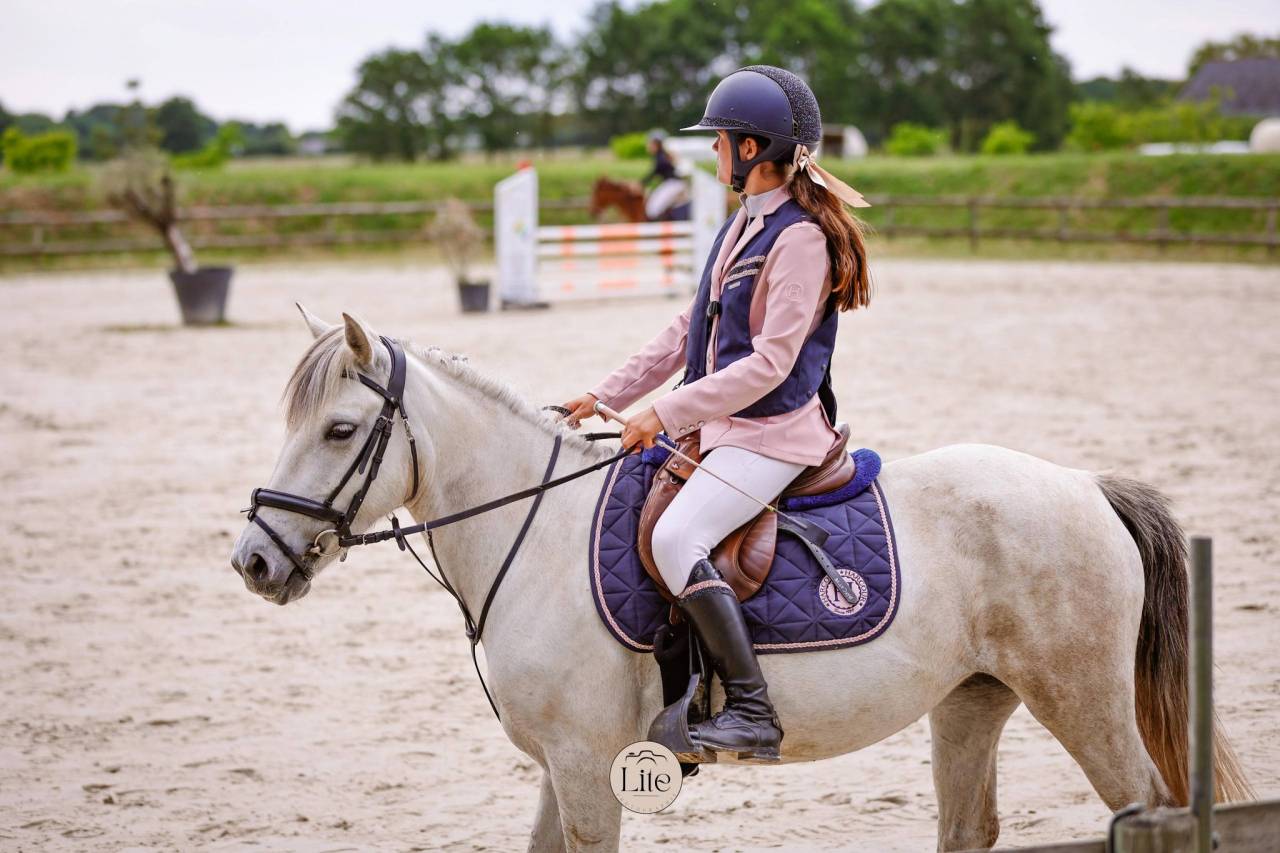 Ponette D 5 ans pour concours CSO et/ou Pony games 