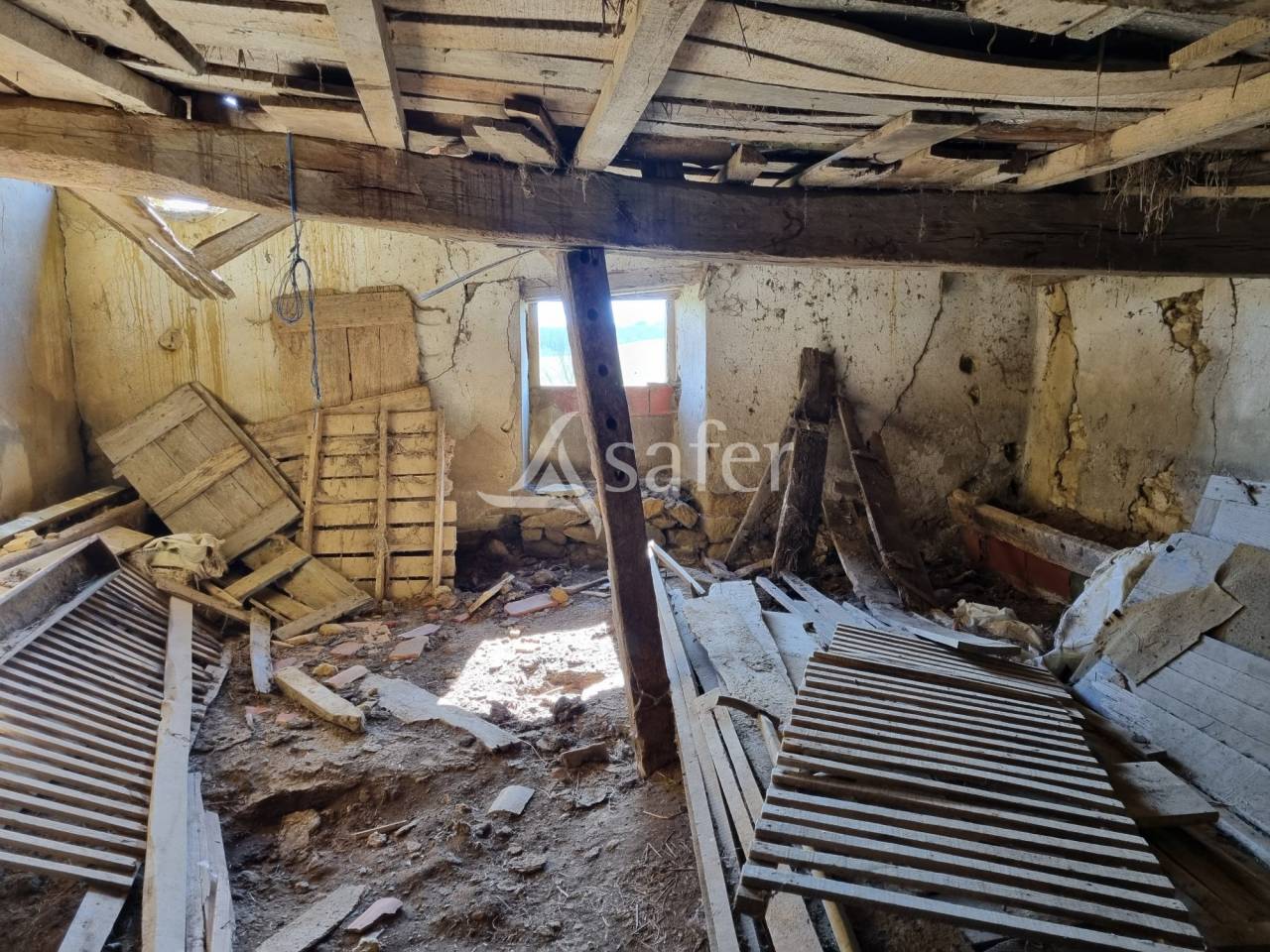 Maison d'habitation avec hangar et bergerie sur 50 hectares de t